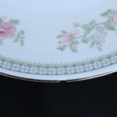 "International Porcelain The Kensington (Gardena) China set.  Pattern 1560.  7 large plates, one large bowl, one large platter, 8...