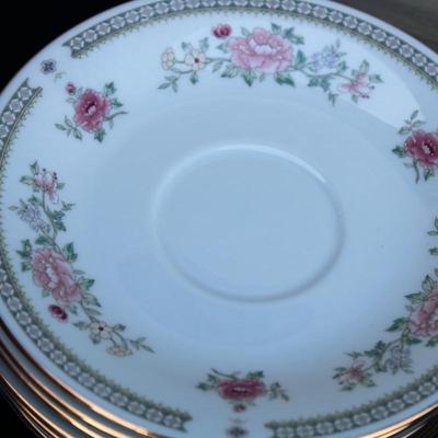 "International Porcelain The Kensington (Gardena) China set.  Pattern 1560.  7 large plates, one large bowl, one large platter, 8...