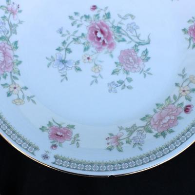 "International Porcelain The Kensington (Gardena) China set.  Pattern 1560.  7 large plates, one large bowl, one large platter, 8...