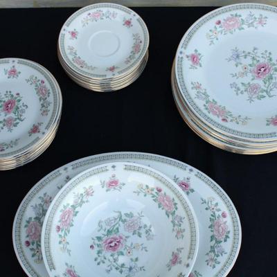 "International Porcelain The Kensington (Gardena) China set.  Pattern 1560.  7 large plates, one large bowl, one large platter, 8...