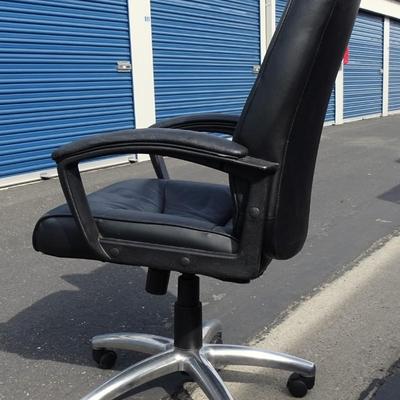 Black office chair