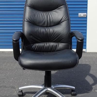 Black office chair