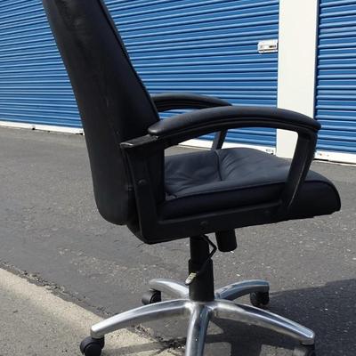 Black office chair