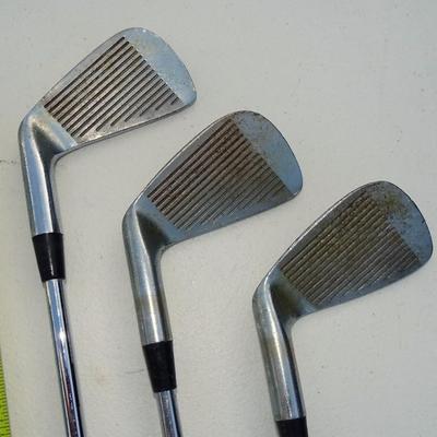 Set of Northwestern Gold Clubs plus bag. Various conditions