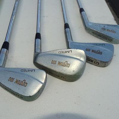 Set of Northwestern Gold Clubs plus bag. Various conditions