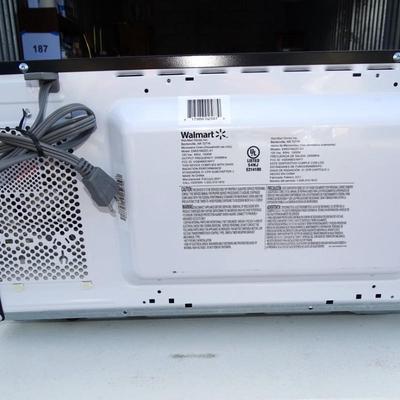 Hamilton Beach microwave, sold by Wal-Mart Stores.  Model: EM031M27ZC-X1.  Good condition