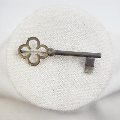 VINTAGE TAXCO STERLING SKELETON KEY PIN