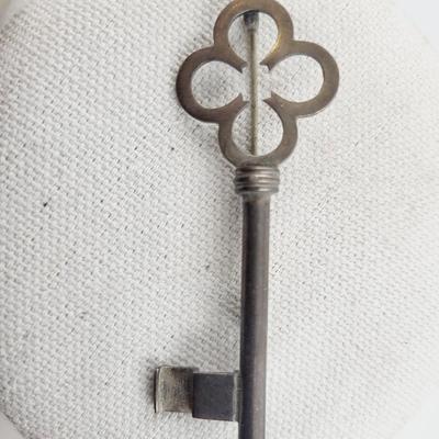 VINTAGE TAXCO STERLING SKELETON KEY PIN