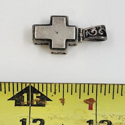 . 925 STERLING DETAILED PENDANT CROSS