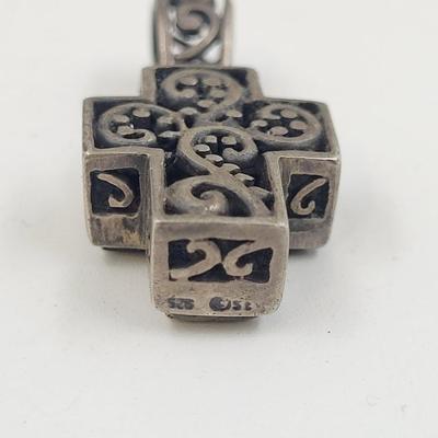 . 925 STERLING DETAILED PENDANT CROSS