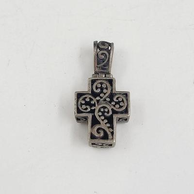 . 925 STERLING DETAILED PENDANT CROSS