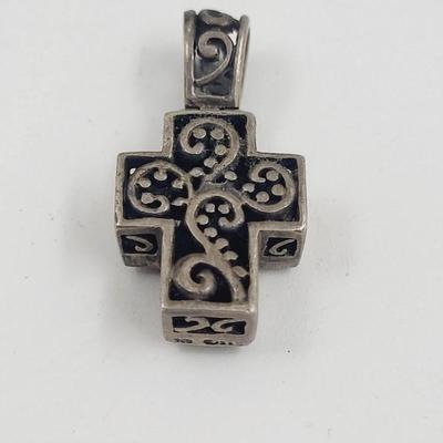 . 925 STERLING DETAILED PENDANT CROSS