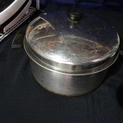 Misc. Kitchen items including a Lean Fat Grill and Crock Pot