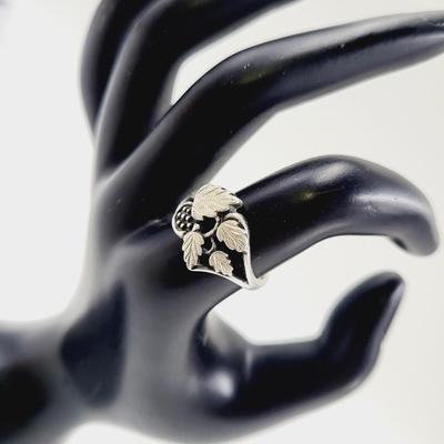 . 925 STERLING LEAF DECORATED RING