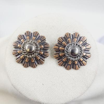 FANTASTIC FLOWER DESIGNED COPPER EARRINGS