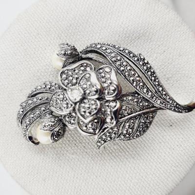 VINTAGE KENNETH J LANE FOR AVON MARCASITE FLORAL BROOCH PIN W/ FAUX PEARLS