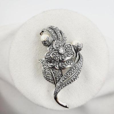 VINTAGE KENNETH J LANE FOR AVON MARCASITE FLORAL BROOCH PIN W/ FAUX PEARLS