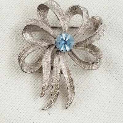VINTAGE DESIGNER SIGNED SILVER TONED & FAUX AQUAMARINE BROOCH