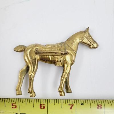 VINTAGE GOLD TONED HORSE PIN