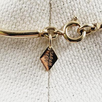 BEAUTIFUL GOLD TONED SARAH COVENTRY NECKLACE W/ BEAUTIFUL STONE