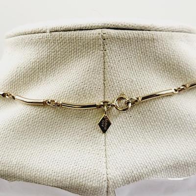 BEAUTIFUL GOLD TONED SARAH COVENTRY NECKLACE W/ BEAUTIFUL STONE