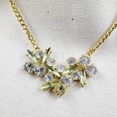 GOLD TONED & FAUX JEWELED FLOWERED NECKLACE