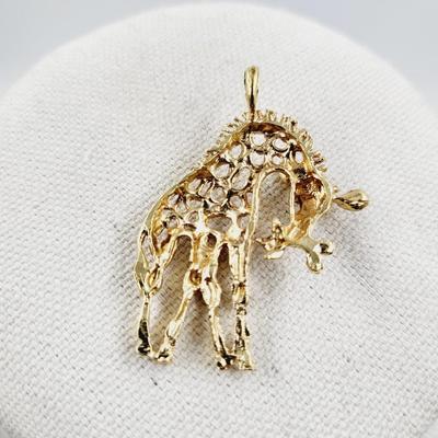 CUTE GOLD TONED GIRAFFE PENDANT
