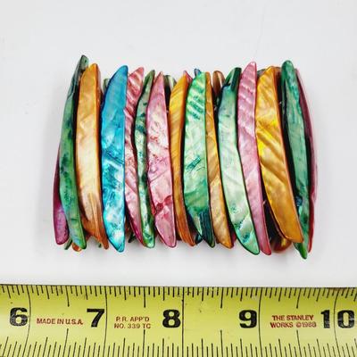 MULTICOLORED DYED ABALONE SHELL STRETCH BRACELET
