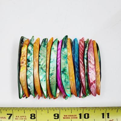 MULTICOLORED DYED ABALONE SHELL STRETCH BRACELET