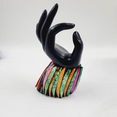 MULTICOLORED DYED ABALONE SHELL STRETCH BRACELET