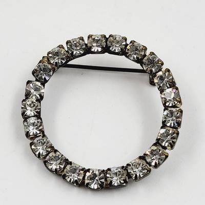 VINTAGE SILVER TONED FAUX RHINESTONE PIN