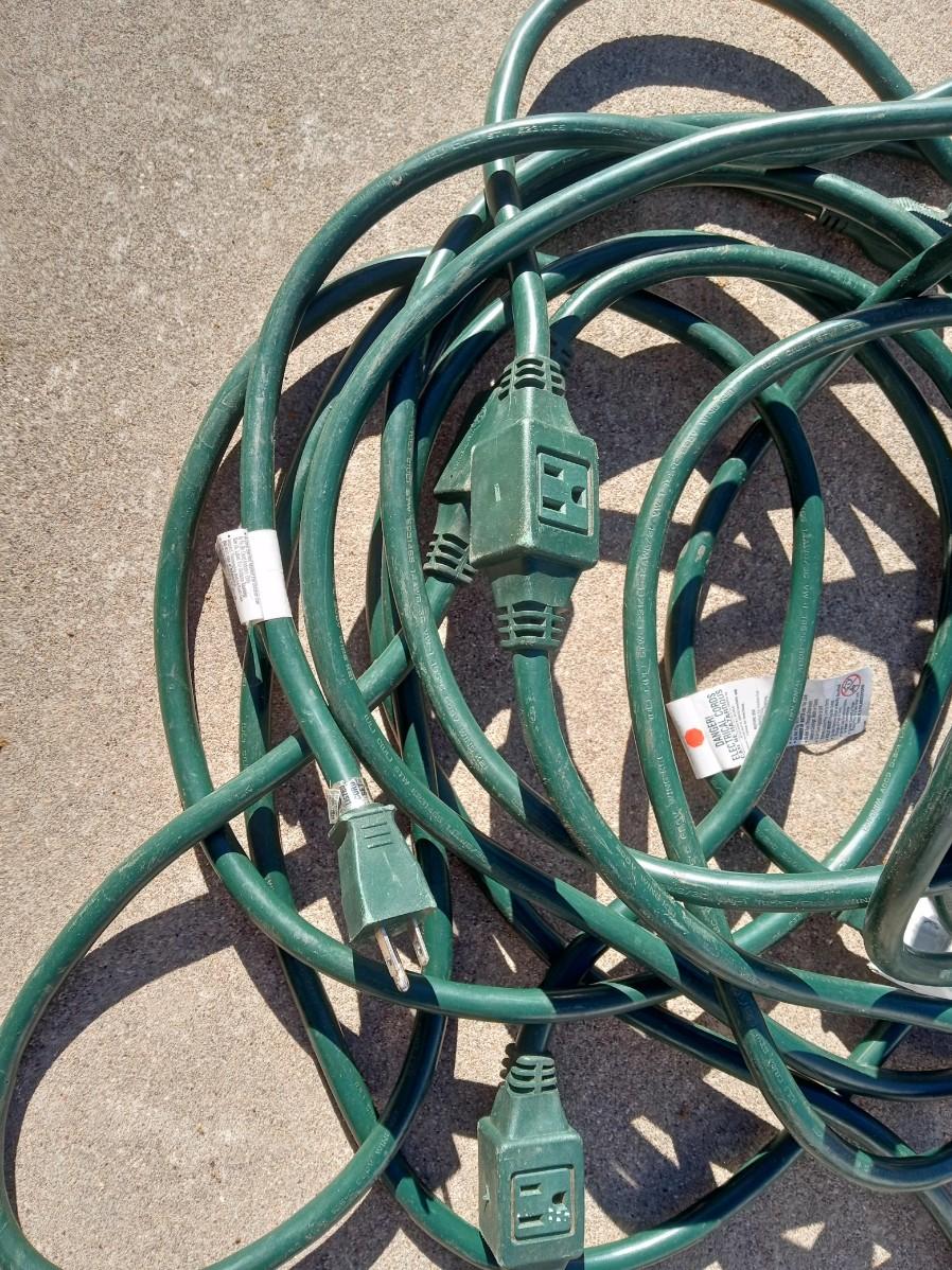HEAVY DUTY MULTI OUTLET EXTENSION CORD