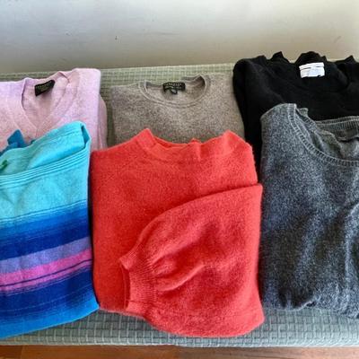 Lot 114 Ladies Cashmere Sweaters  Pullover Different Styles Size Small