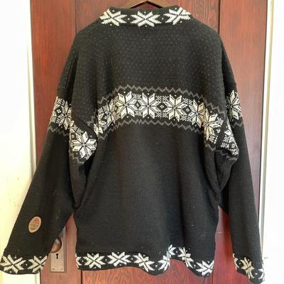 Lot 121 Mens Norwegian Sweater "Fjord of Norway" Size XL