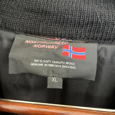 Lot 121 Mens Norwegian Sweater "Fjord of Norway" Size XL