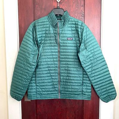 Lot 126 Mens Patagonia Light Weight Down Jacket Size Large