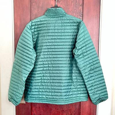 Lot 126 Mens Patagonia Light Weight Down Jacket Size Large