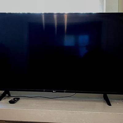 Lot 129 LG 50" Flat Screen TV "Mfg Date 3/2022" Model #50UP7000PUA
