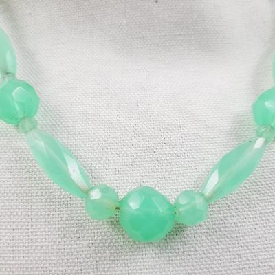 VINTAGE SEA GREEN COLORED NECKLACE