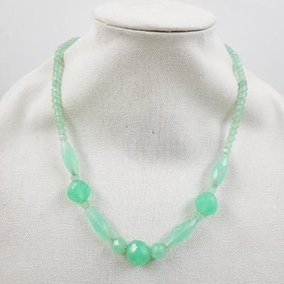 VINTAGE SEA GREEN COLORED NECKLACE