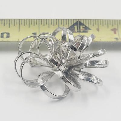 VINTAGE SPIRAL FLOWER SILVER TONED PIN