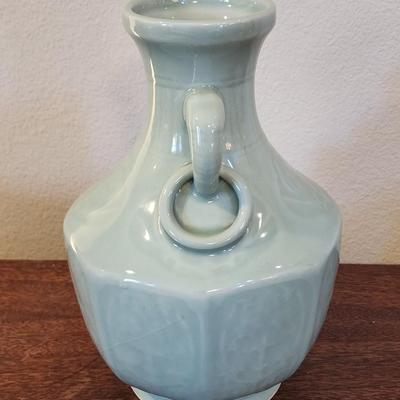Vintage Chinese Longchuan Celadon 10 1/4" tall 2 handled vase / jardiniere
