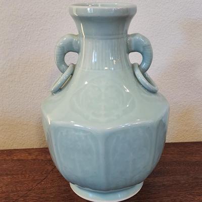 Vintage Chinese Longchuan Celadon 10 1/4" tall 2 handled vase / jardiniere