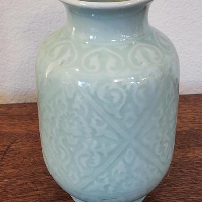 Vintage Chinese Celedon 7" Vase