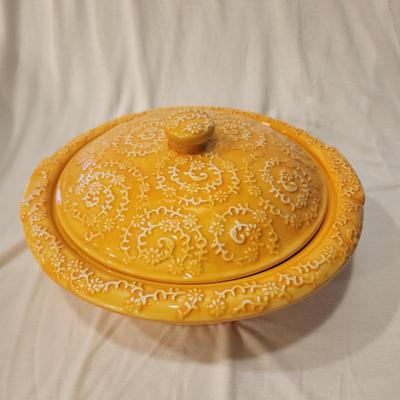Temp-tations by Tara Presentable Ovenware - Sunny Yellow 1 1/2 quart Oven-to-Table Covered Casserole