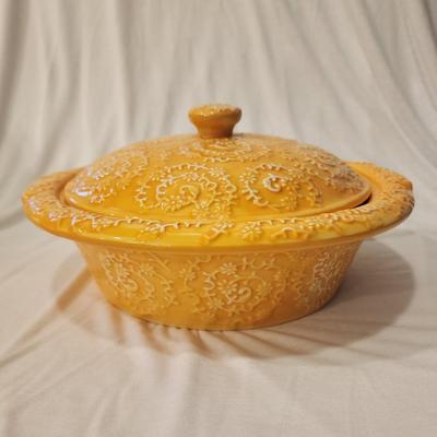 Temp-tations by Tara Presentable Ovenware - Sunny Yellow 1 1/2 quart Oven-to-Table Covered Casserole