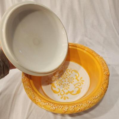 Temp-tations by Tara Presentable Ovenware - Sunny Yellow 1 1/2 quart Oven-to-Table Covered Casserole