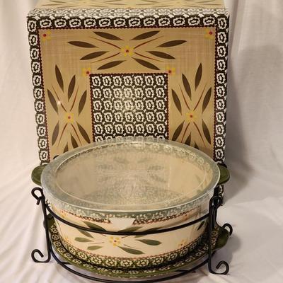 Temp-tations by Tara Presentable Ovenware Green & Cream 2 Quart Round Covered Casserole in Holder w/ Lid & Box