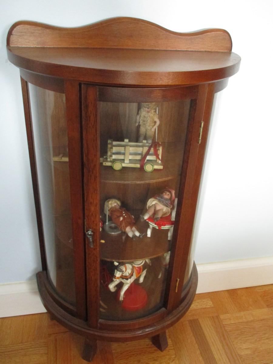 Small Knick Knack Curio A