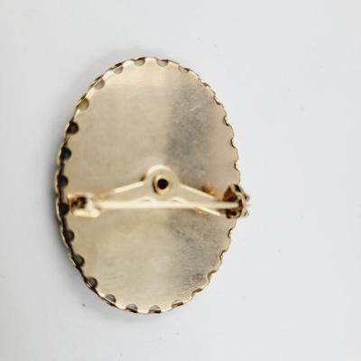 BEAUTIFUL VINTAGE HAND PAINTED CAMEO OVAL PIN